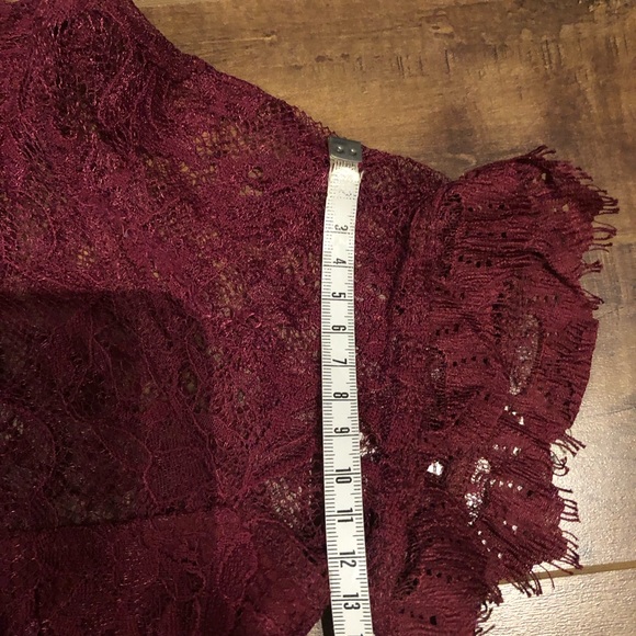 Romeo & Juliet Couture Burgundy Lace Blouse Size M - Picture 5 of 7